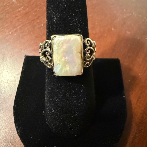 Jewelry - Elegant Sterling Silver and Mother of Pearl Women's Ring